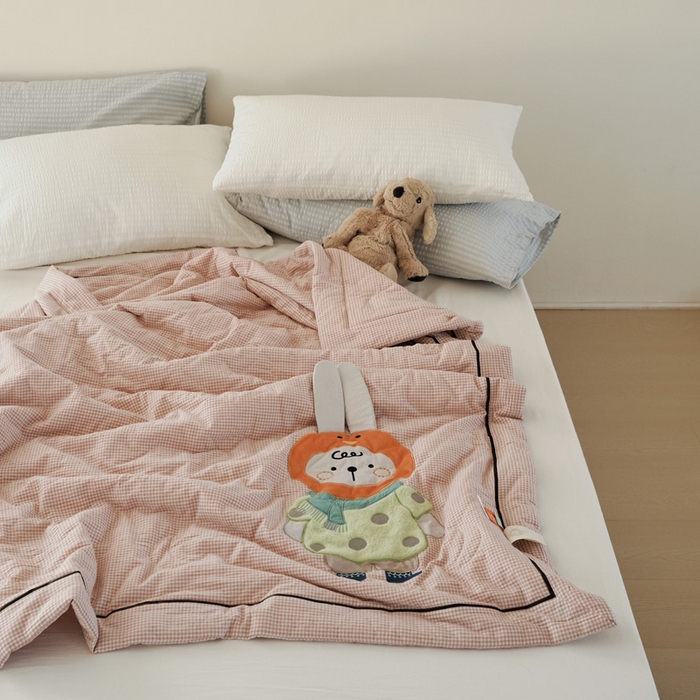 91家纺网 家纺一手货源 找家纺 喜多兔儿童家纺 2025新款色织天丝水洗棉夏被被子被芯 粉格月亮小兔-日系风