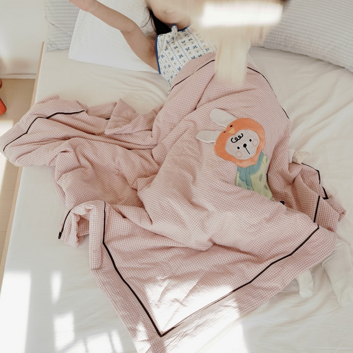 91家纺网 家纺一手货源 找家纺 喜多兔儿童家纺 2025新款色织天丝水洗棉夏被被子被芯 粉格月亮小兔-日系风