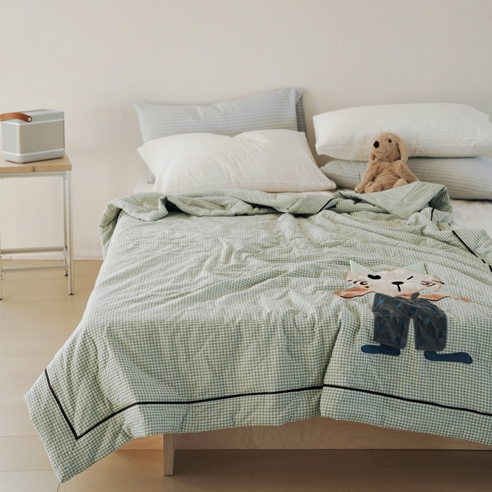 91家纺网 家纺一手货源 找家纺 喜多兔儿童家纺 2025新款色织天丝水洗棉夏被被子被芯 绿格星星小怪兽-日系风