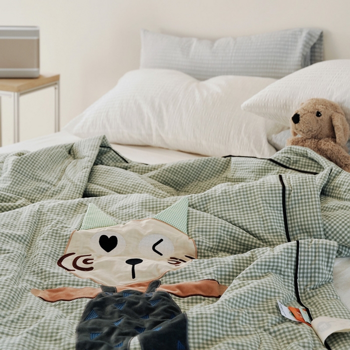 91家纺网 家纺一手货源 找家纺 喜多兔儿童家纺 2025新款色织天丝水洗棉夏被被子被芯 绿格星星小怪兽-日系风