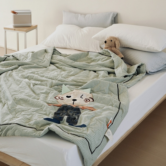 91家纺网 家纺一手货源 找家纺 喜多兔儿童家纺 2025新款色织天丝水洗棉夏被被子被芯 绿格星星小怪兽-日系风