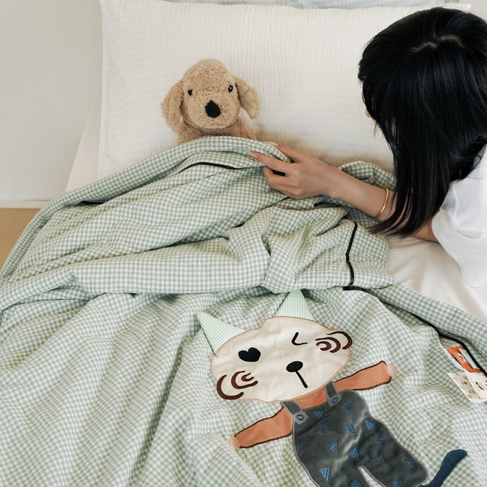 91家纺网 家纺一手货源 找家纺 喜多兔儿童家纺 2025新款色织天丝水洗棉夏被被子被芯 绿格星星小怪兽-日系风