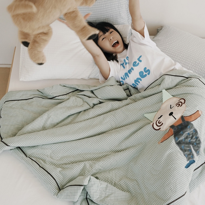 91家纺网 家纺一手货源 找家纺 喜多兔儿童家纺 2025新款色织天丝水洗棉夏被被子被芯 绿格星星小怪兽-日系风