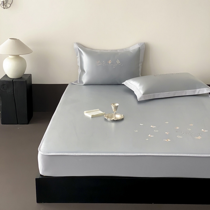 91家纺网 家纺一手货源 找家纺 由有家居 2025新款7A级高精密A类抗菌色织提花进口刺绣冰丝凉席-蝶影 蝶影-灰