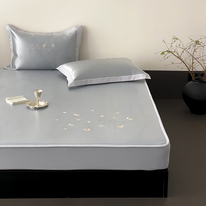 91家纺网 家纺一手货源 找家纺 由有家居 2025新款7A级高精密A类抗菌色织提花进口刺绣冰丝凉席-蝶影 蝶影-灰