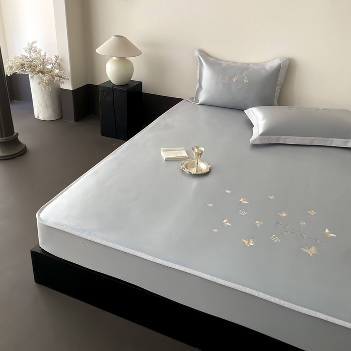 91家纺网 家纺一手货源 找家纺 由有家居 2025新款7A级高精密A类抗菌色织提花进口刺绣冰丝凉席-蝶影 蝶影-灰