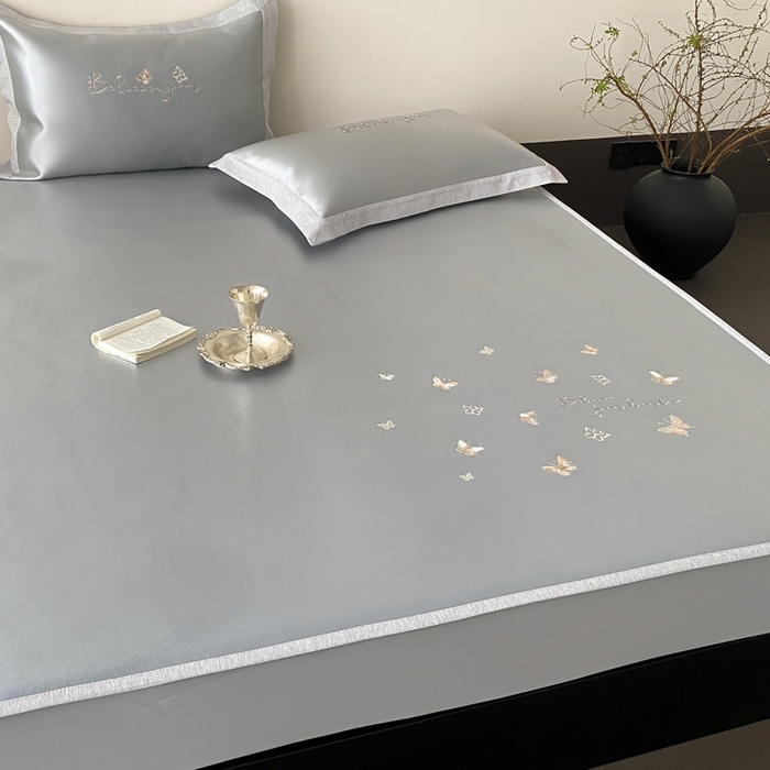 91家纺网 家纺一手货源 找家纺 由有家居 2025新款7A级高精密A类抗菌色织提花进口刺绣冰丝凉席-蝶影 蝶影-灰