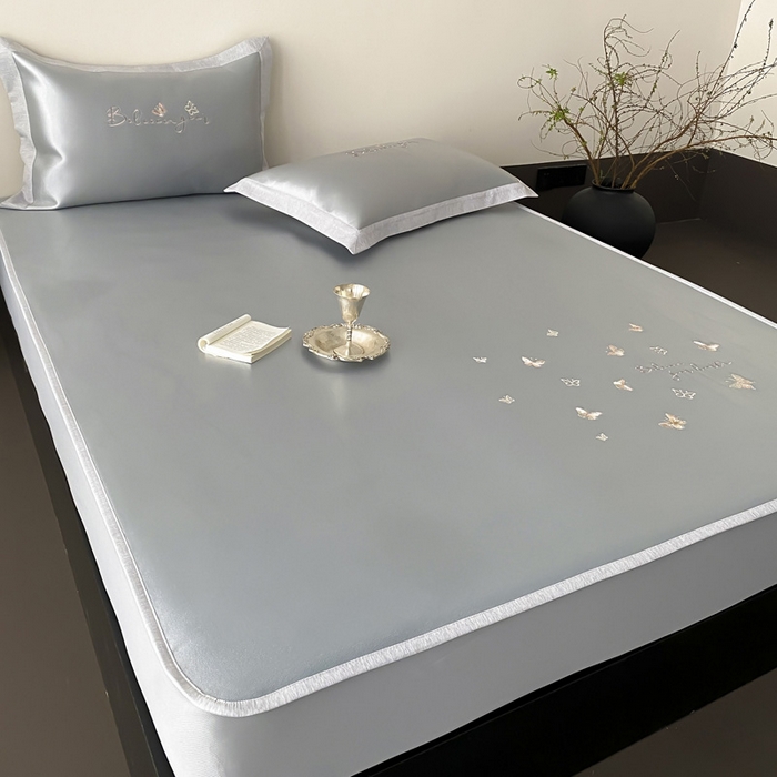 91家纺网 家纺一手货源 找家纺 由有家居 2025新款7A级高精密A类抗菌色织提花进口刺绣冰丝凉席-蝶影 蝶影-灰