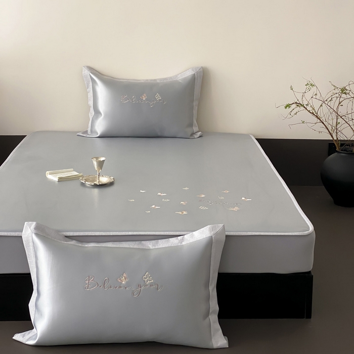 91家纺网 家纺一手货源 找家纺 由有家居 2025新款7A级高精密A类抗菌色织提花进口刺绣冰丝凉席-蝶影 蝶影-灰