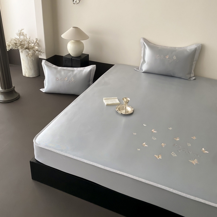 91家纺网 家纺一手货源 找家纺 由有家居 2025新款7A级高精密A类抗菌色织提花进口刺绣冰丝凉席-蝶影 蝶影-灰