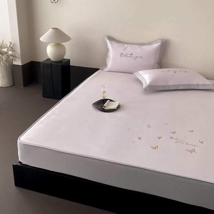 91家纺网 家纺一手货源 找家纺 由有家居 2025新款7A级高精密A类抗菌色织提花进口刺绣冰丝凉席-蝶影 蝶影-粉