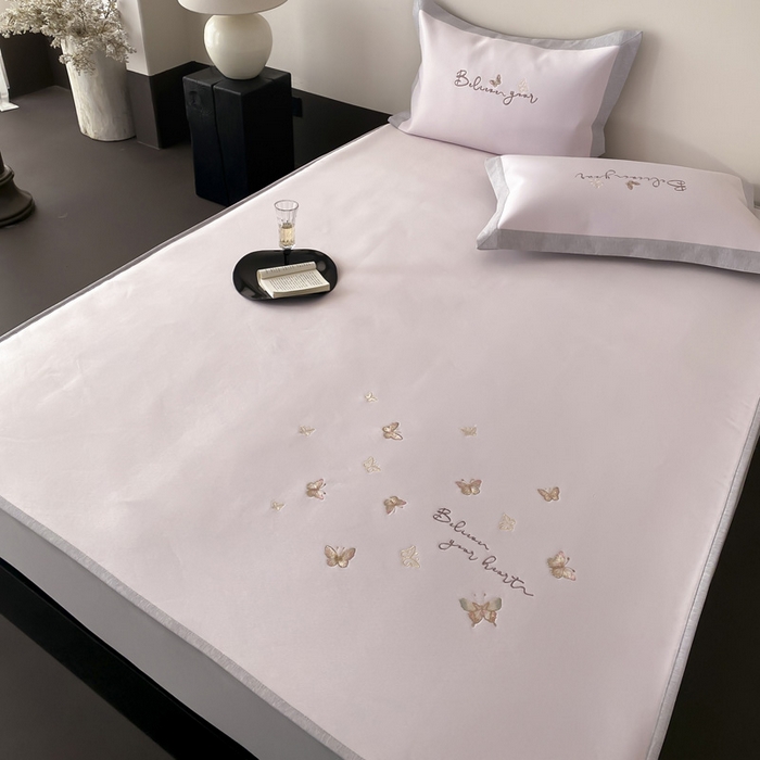 91家纺网 家纺一手货源 找家纺 由有家居 2025新款7A级高精密A类抗菌色织提花进口刺绣冰丝凉席-蝶影 蝶影-粉