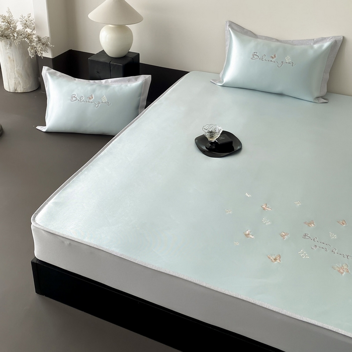 91家纺网 家纺一手货源 找家纺 由有家居 2025新款7A级高精密A类抗菌色织提花进口刺绣冰丝凉席-蝶影 蝶影-绿