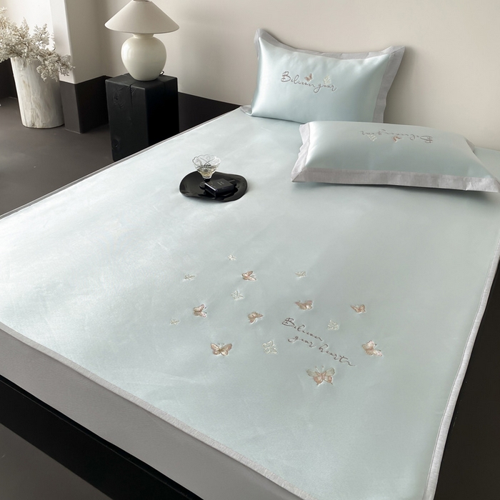 91家纺网 家纺一手货源 找家纺 由有家居 2025新款7A级高精密A类抗菌色织提花进口刺绣冰丝凉席-蝶影 蝶影-绿