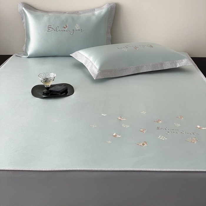 91家纺网 家纺一手货源 找家纺 由有家居 2025新款7A级高精密A类抗菌色织提花进口刺绣冰丝凉席-蝶影 蝶影-绿