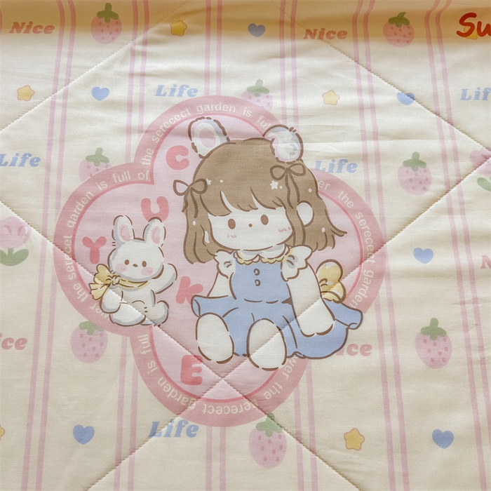 91家纺网 家纺一手货源 找家纺 小石头家纺 2025新款里外全棉A类纯棉棉花小碎花夏被包质检=买家秀 草莓女孩