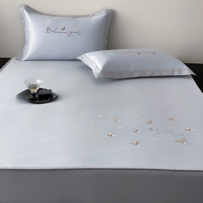 91家纺网 家纺一手货源 找家纺 由有家居 2025新款7A级高精密A类抗菌色织提花进口刺绣冰丝凉席-蝶影 蝶影-浅蓝