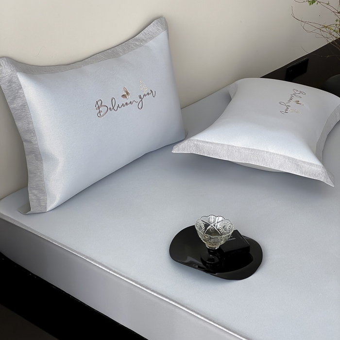 91家纺网 家纺一手货源 找家纺 由有家居 2025新款7A级高精密A类抗菌色织提花进口刺绣冰丝凉席-蝶影 蝶影-浅蓝