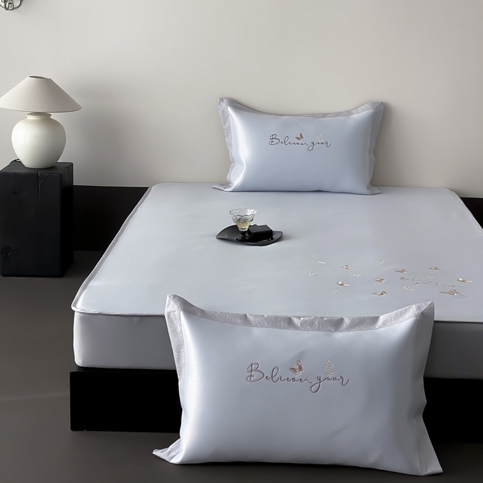 91家纺网 家纺一手货源 找家纺 由有家居 2025新款7A级高精密A类抗菌色织提花进口刺绣冰丝凉席-蝶影 蝶影-浅蓝