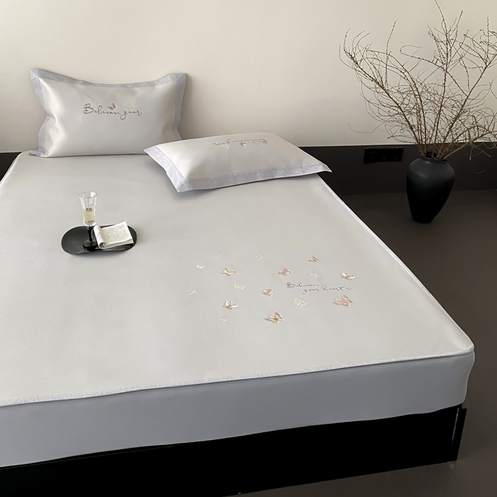 91家纺网 家纺一手货源 找家纺 由有家居 2025新款7A级高精密A类抗菌色织提花进口刺绣冰丝凉席-蝶影 蝶影-香槟