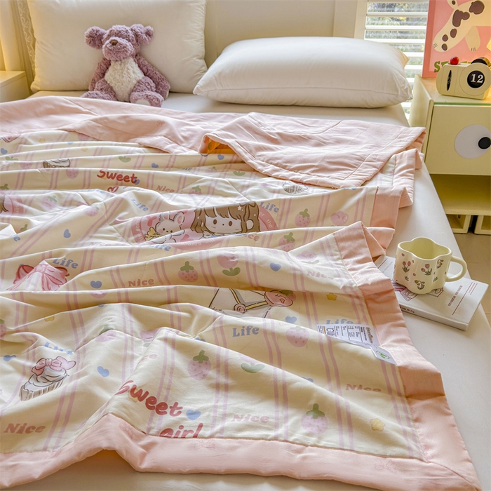 91家纺网 家纺一手货源 找家纺 小石头家纺 2025新款里外全棉A类纯棉棉花小碎花夏被包质检=买家秀 草莓女孩