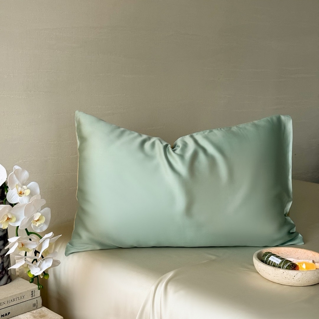 91家纺网 家纺一手货源 找家纺 禾时 2025新款纯色双拼兰精天丝单品系列-单枕套 枕套单件 浅艾绿-香槟金