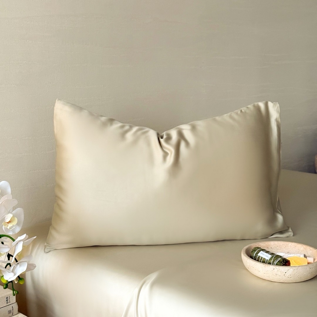 91家纺网 家纺一手货源 找家纺 禾时 2025新款纯色双拼兰精天丝单品系列-单枕套 枕套单件 烟轻绿