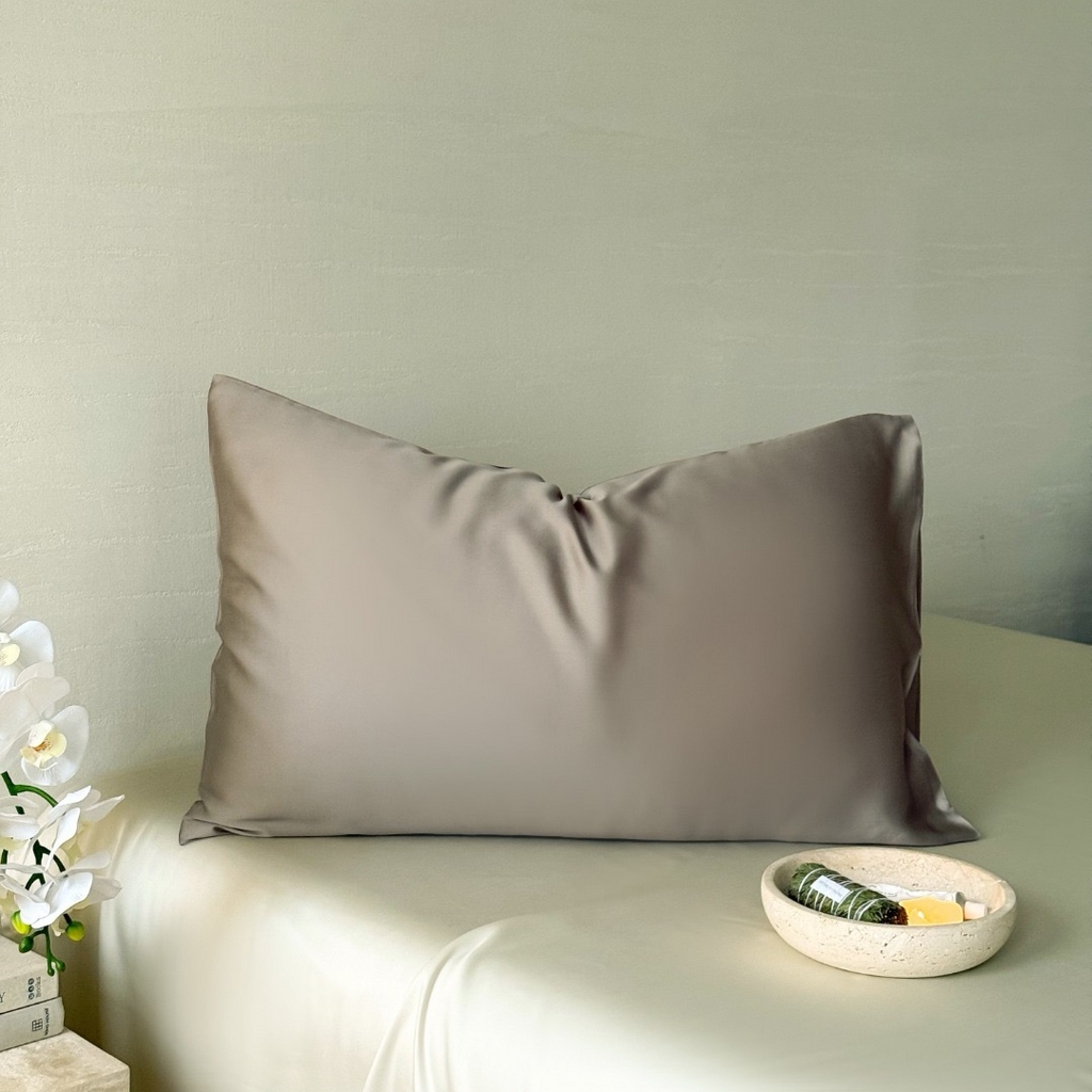91家纺网 家纺一手货源 找家纺 禾时 2025新款纯色双拼兰精天丝单品系列-单枕套 枕套单件 岩石灰