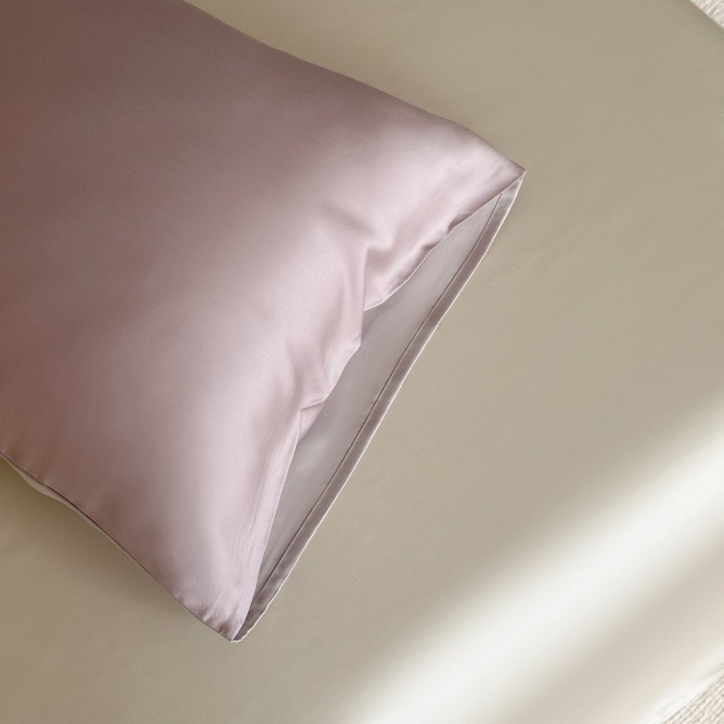 91家纺网 家纺一手货源 找家纺 禾时 2025新款纯色双拼兰精天丝单品系列-单枕套 枕套单件 满天星紫-曙光银