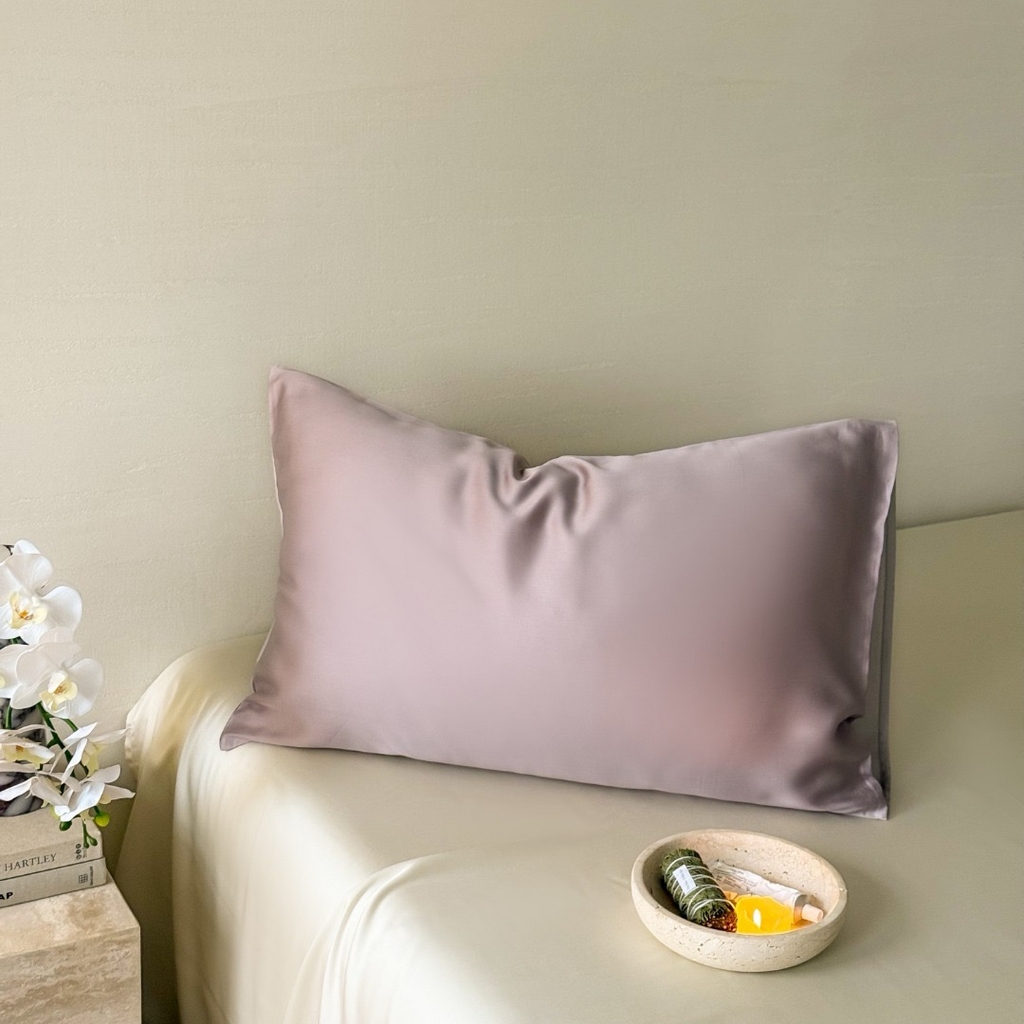 91家纺网 家纺一手货源 找家纺 禾时 2025新款纯色双拼兰精天丝单品系列-单枕套 枕套单件 满天星紫-曙光银