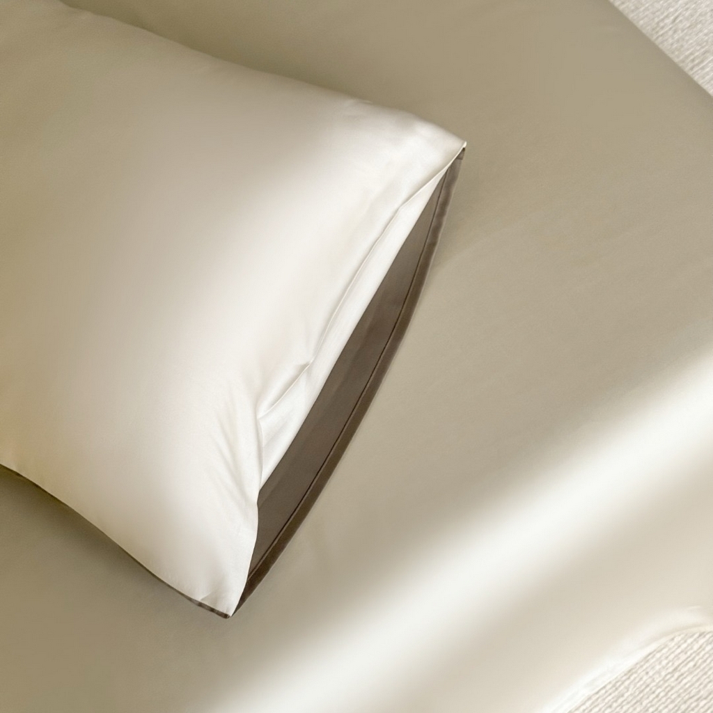 91家纺网 家纺一手货源 找家纺 禾时 2025新款纯色双拼兰精天丝单品系列-单枕套 枕套单件 乳蛋白-冷岩灰