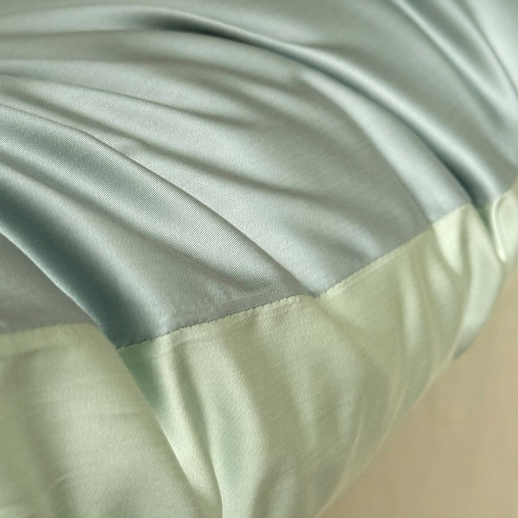 91家纺网 家纺一手货源 找家纺 禾时 2025新款纯色双拼兰精天丝单品系列-单枕套 枕套单件 天空蓝-浅艾绿