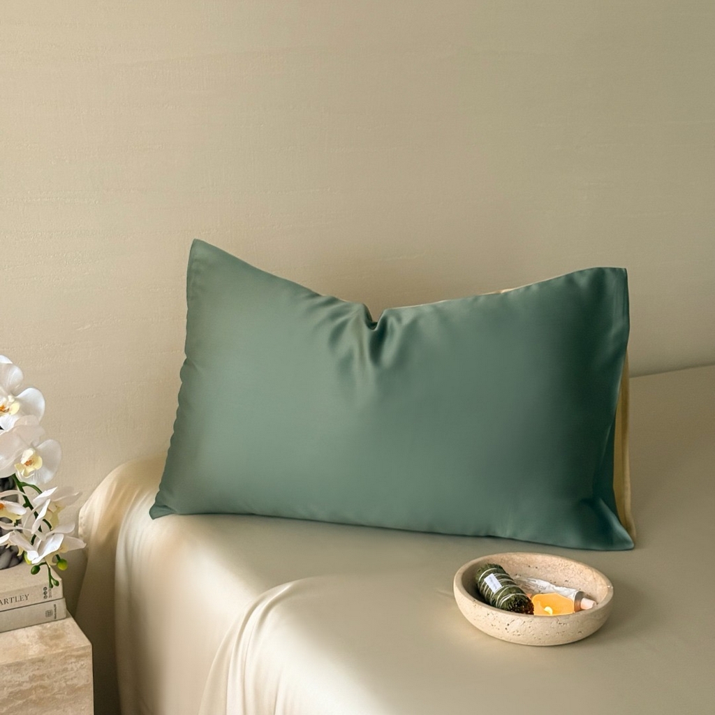 91家纺网 家纺一手货源 找家纺 禾时 2025新款纯色双拼兰精天丝单品系列-单枕套 枕套单件 天青色-香槟金