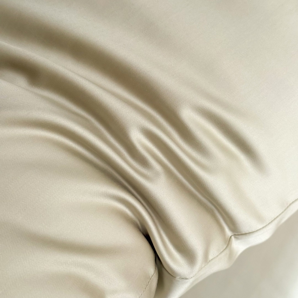 91家纺网 家纺一手货源 找家纺 禾时 2025新款纯色双拼兰精天丝单品系列-单枕套 枕套单件 烟轻绿