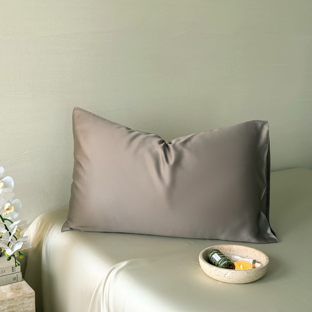 91家纺网 家纺一手货源 找家纺 禾时 2025新款纯色双拼兰精天丝单品系列-单枕套 枕套单件 岩石灰