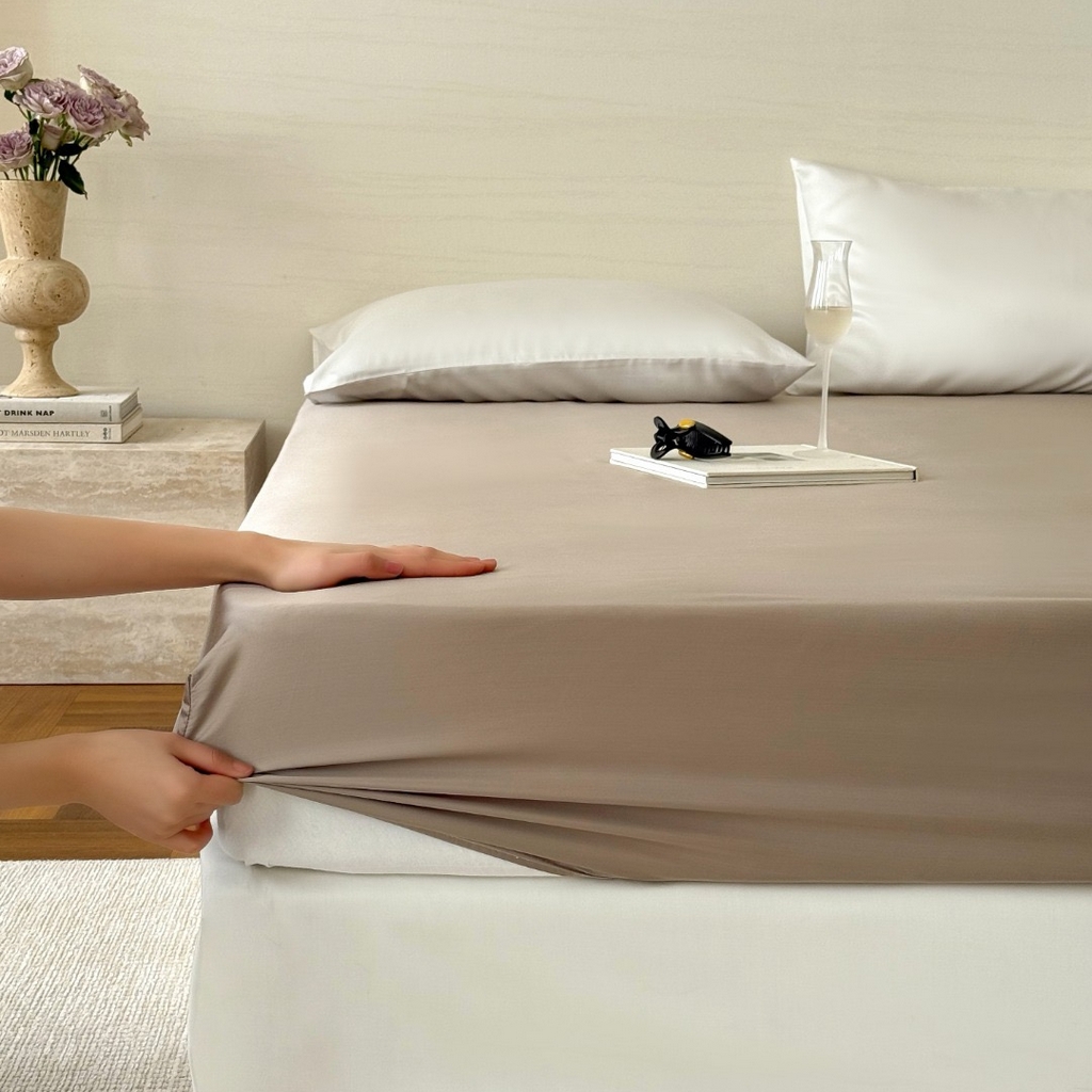 91家纺网 家纺一手货源 找家纺 禾时 2025新款纯色双拼兰精天丝单品系列-单床笠 床笠单件 芋泥灰