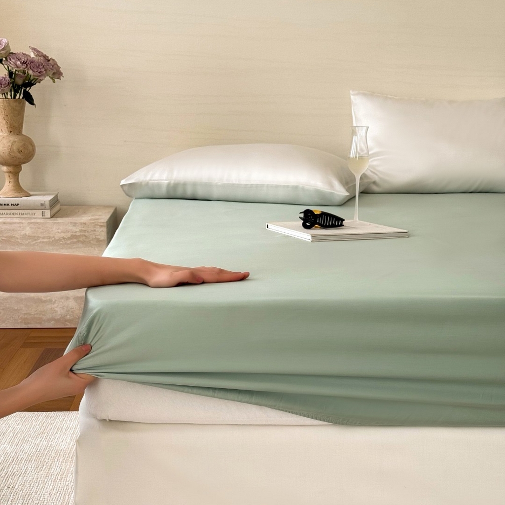 91家纺网 家纺一手货源 找家纺 禾时 2025新款纯色双拼兰精天丝单品系列-单床笠 床笠单件 浅艾绿