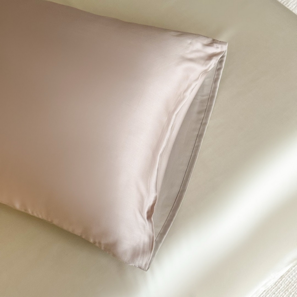 91家纺网 家纺一手货源 找家纺 禾时 2025新款纯色双拼兰精天丝单品系列-单枕套 枕套单件 夜影凝香-霜华银