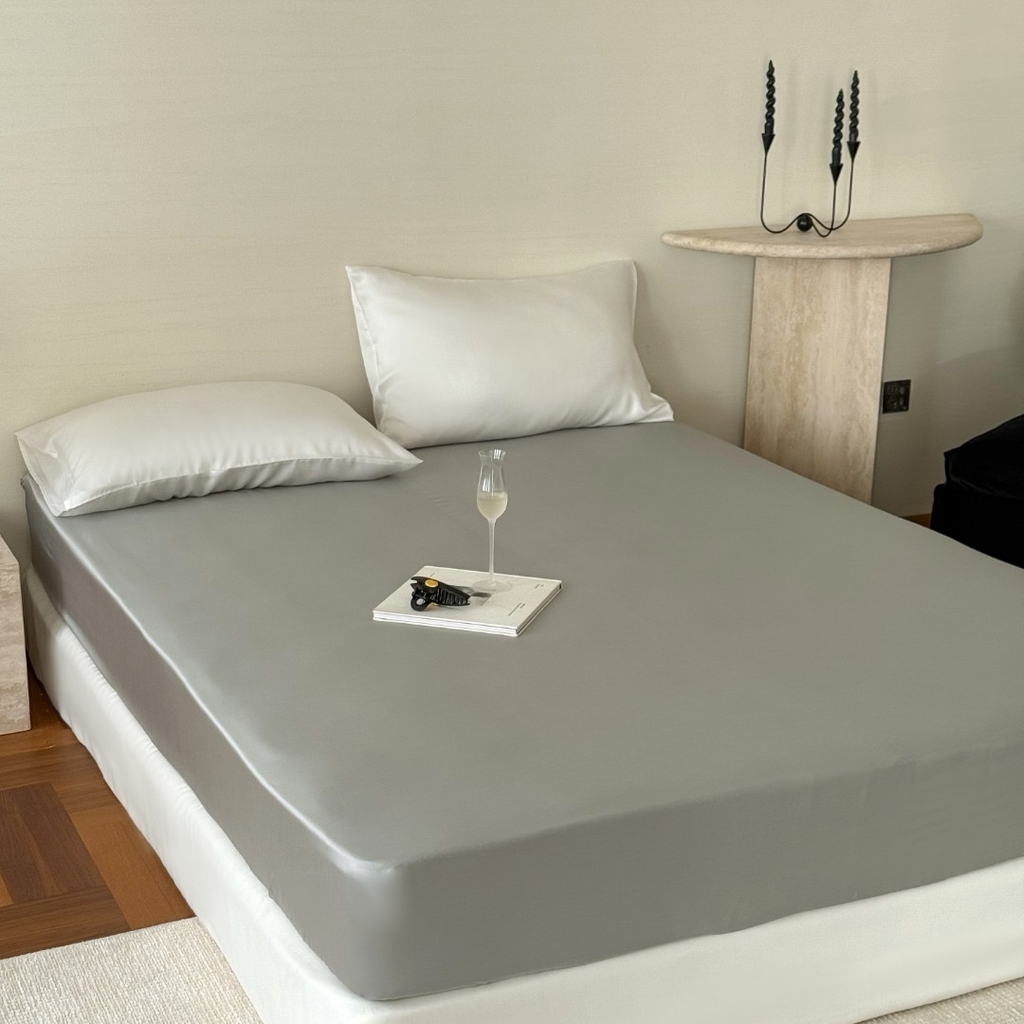 91家纺网 家纺一手货源 找家纺 禾时 2025新款纯色双拼兰精天丝单品系列-单床笠 床笠单件 云纱灰