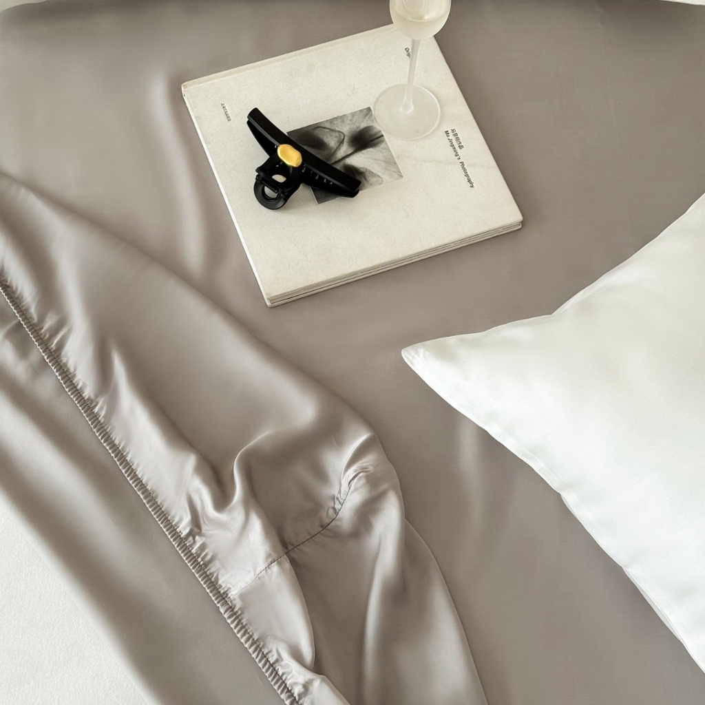 91家纺网 家纺一手货源 找家纺 禾时 2025新款纯色双拼兰精天丝单品系列-单床笠 床笠单件 曙光银