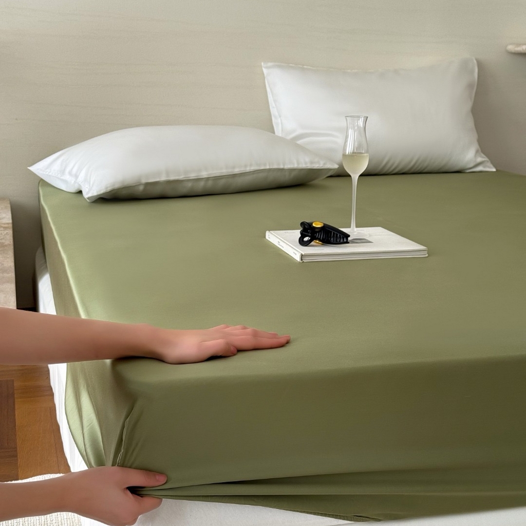 91家纺网 家纺一手货源 找家纺 禾时 2025新款纯色双拼兰精天丝单品系列-单床笠 床笠单件 欧芹绿