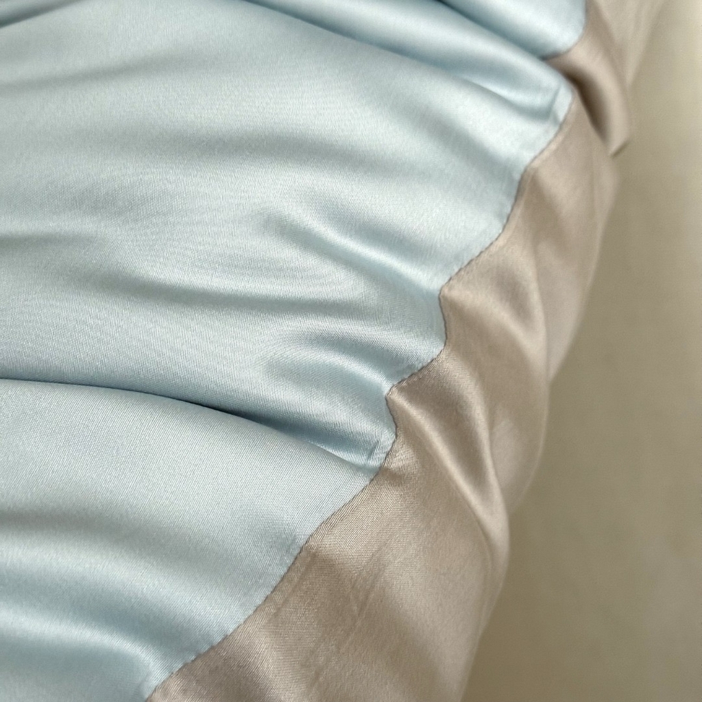 91家纺网 家纺一手货源 找家纺 禾时 2025新款纯色双拼兰精天丝单品系列-单枕套 枕套单件 映霜蓝-霜华银