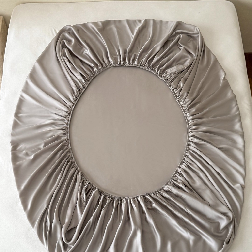 91家纺网 家纺一手货源 找家纺 禾时 2025新款纯色双拼兰精天丝单品系列-单床笠 床笠单件 曙光银