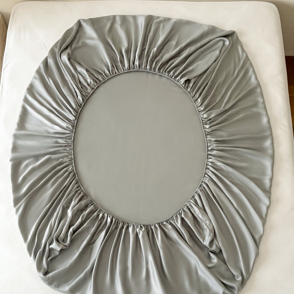 91家纺网 家纺一手货源 找家纺 禾时 2025新款纯色双拼兰精天丝单品系列-单床笠 床笠单件 云纱灰