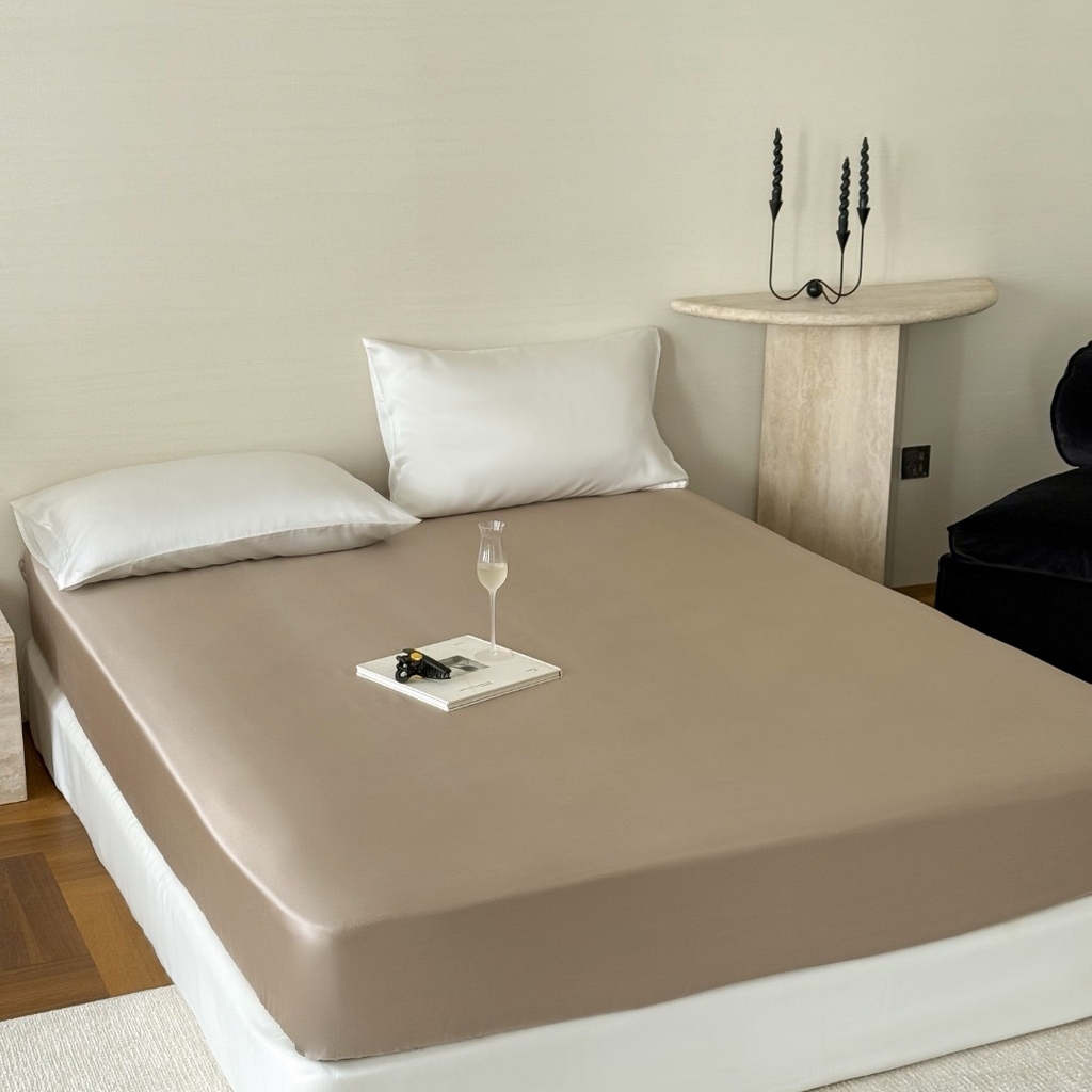 91家纺网 家纺一手货源 找家纺 禾时 2025新款纯色双拼兰精天丝单品系列-单床笠 床笠单件 芋泥灰