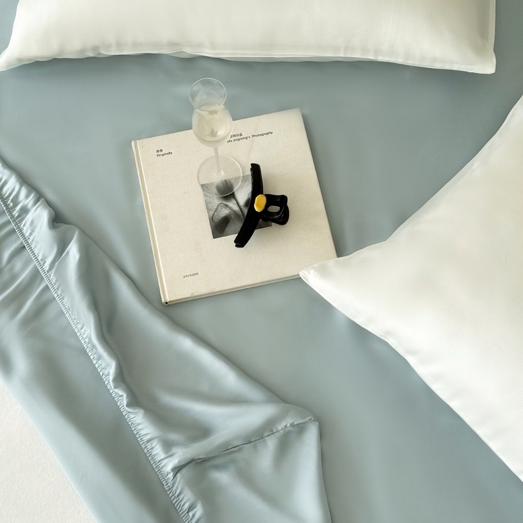 91家纺网 家纺一手货源 找家纺 禾时 2025新款纯色双拼兰精天丝单品系列-单床笠 床笠单件 冰川灰