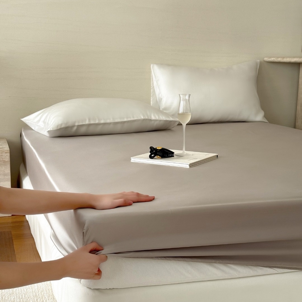 91家纺网 家纺一手货源 找家纺 禾时 2025新款纯色双拼兰精天丝单品系列-单床笠 床笠单件 霜华银