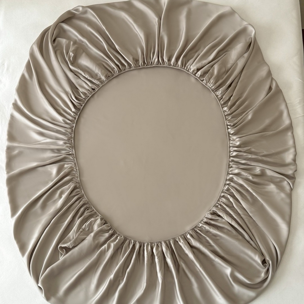 91家纺网 家纺一手货源 找家纺 禾时 2025新款纯色双拼兰精天丝单品系列-单床笠 床笠单件 霜华银