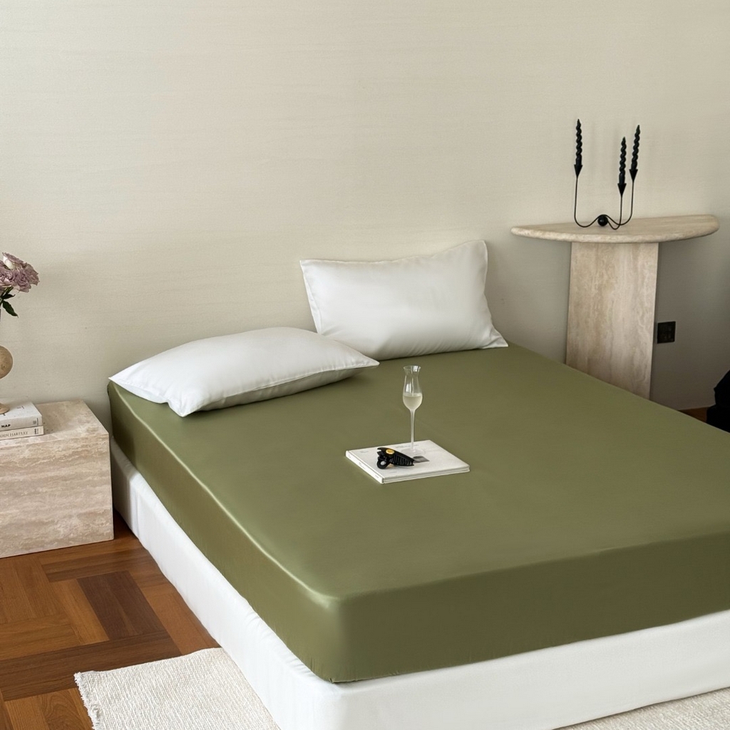 91家纺网 家纺一手货源 找家纺 禾时 2025新款纯色双拼兰精天丝单品系列-单床笠 床笠单件 欧芹绿