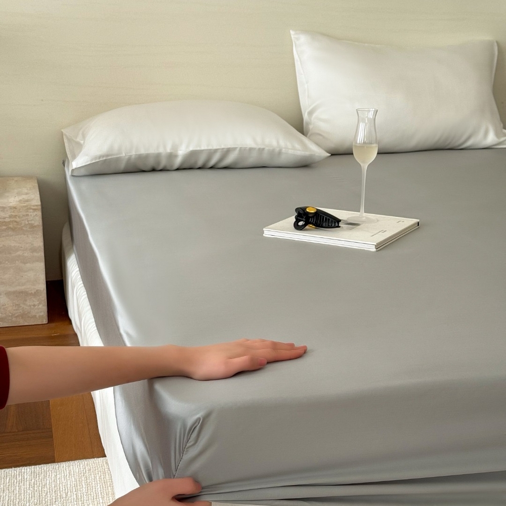 91家纺网 家纺一手货源 找家纺 禾时 2025新款纯色双拼兰精天丝单品系列-单床笠 床笠单件 云纱灰